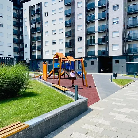 Deluxe Park Novi Apartment *